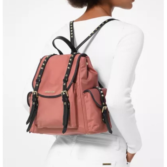 ?? Michael Kors Leila Nylon Medium Flap Backpack